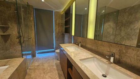 Bathroom - Shangri-La - 02 Bedroom Furnished Apartment for Sale in Colombo 02 (A5187)