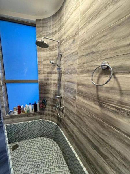 Bathroom - Luxury 3BR Apartment for rent in Kotte 