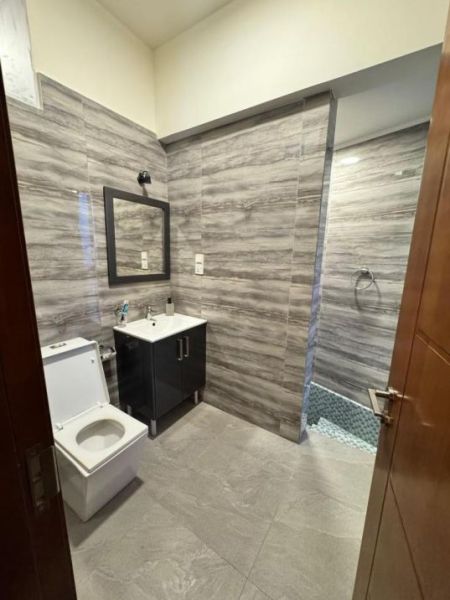 Bathroom - Luxury 3BR Apartment for rent in Kotte 
