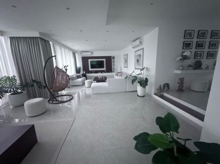 Living Room - 6 Bedroom Luxury House for Rent - Hokandara | LKR 950,000 Per Month (EM990)