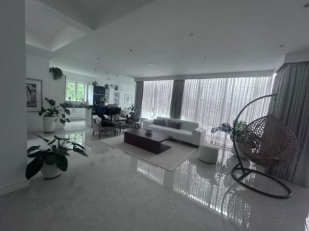 Living Room - 6 Bedroom Luxury House for Rent - Hokandara | LKR 950,000 Per Month (EM990)