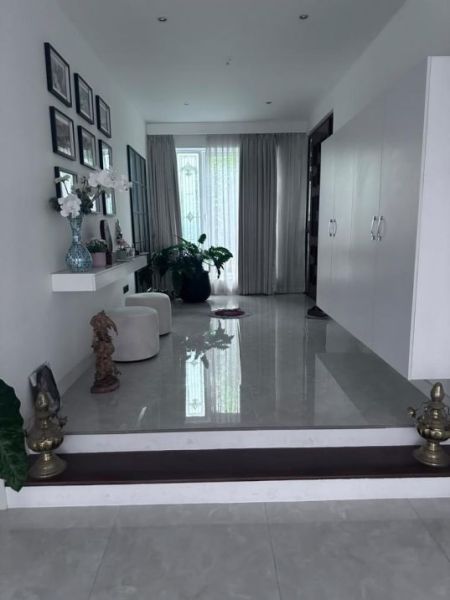 Living Room - 6 Bedroom Luxury House for Rent - Hokandara | LKR 950,000 Per Month (EM990)