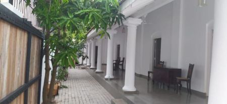 Exterior - 2 Bedroom House for Rent - Colombo 7, Maitland Crescent | LKR 550,000 Per Month (EM992)