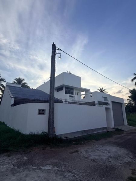 Exterior - 4 Bedroom Brand New Two-Storied House for Sale - Minuwangoda | LKR 45 Million (EM994)