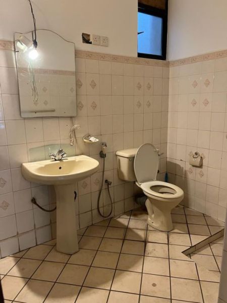 Bathroom - (SH1533) Three Storey House for Sale in Ethul Kotte