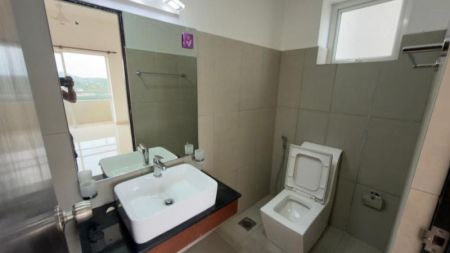 Bathroom - (DAR1163) Modern Apartment for Rent in Luxu Highway Kottawa