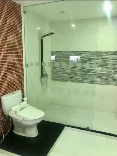 Bathroom - 4 Bedroom Super Luxury House for Sale - Malabe | LKR 180 Million (EM997)