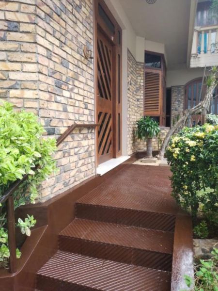 Exterior - House For Rent – Colombo 05