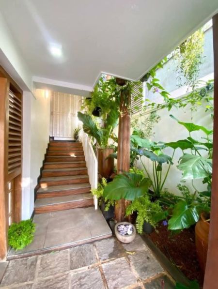 Exterior - Luxury House For Sale in Colombo 7