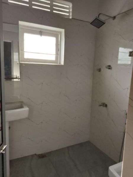 Bathroom - 6 Bedroom House for Sale - Rawathawatte, 20 Metres from Galle Road | LKR 55 Million (EM999)