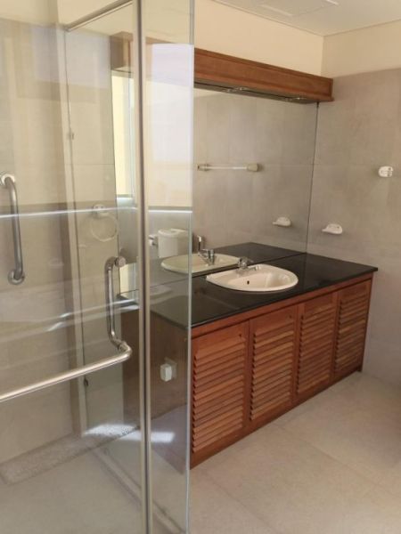 Bathroom - Crescat Residencies - 2 bedroom Apartment for sale in Colombo 3 