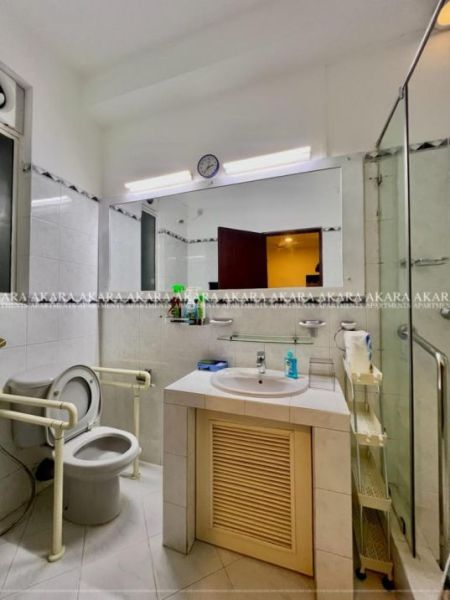Bathroom - Queens Court Furnished Apartment for Rent - A54704