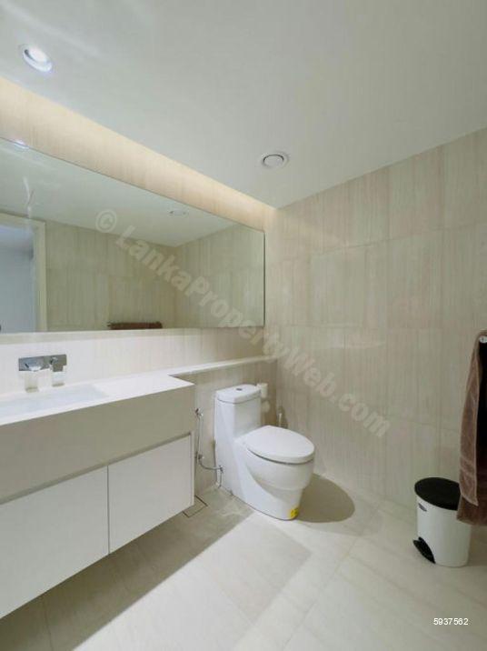 Bathroom - Apartment for rent in Colombo 2