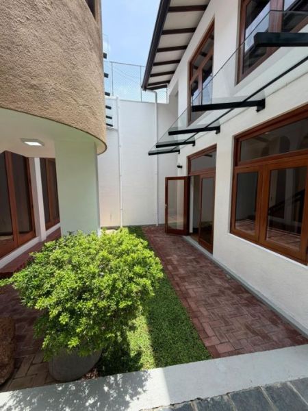 Exterior - Spacious Family Residence for Rent with Pool, Garden & Separate Annexe