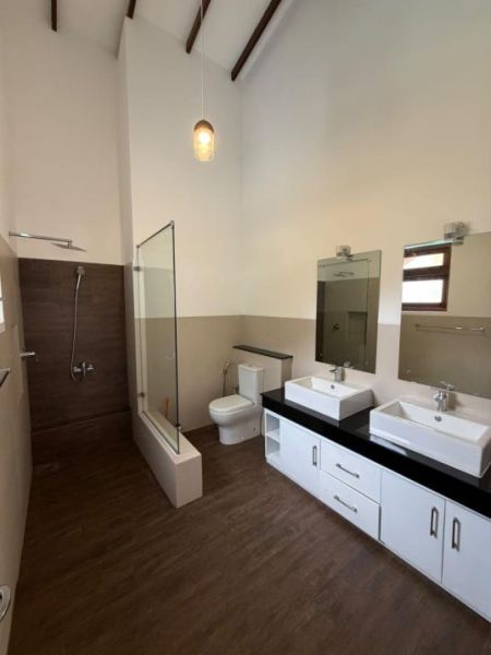 Bathroom - Spacious Family Residence for Rent with Pool, Garden & Separate Annexe