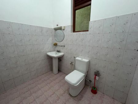 Bathroom - 4 Bedroom House for Rent in Pelawatta Battaramulla, R221011