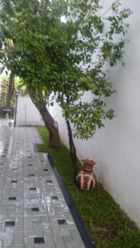 Exterior - Lake View 6 Bedroom House for Sale – Moratuwa