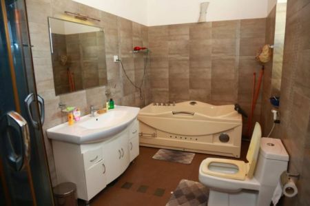 Bathroom - Dehiwala 4 Bedroom - Luxury House for SALE Rs.220 million
