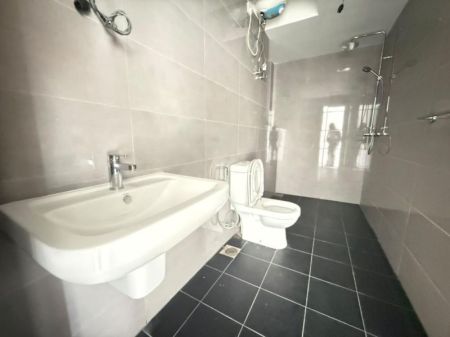 Bathroom - Brand New Apartment for sale in Colombo 3 