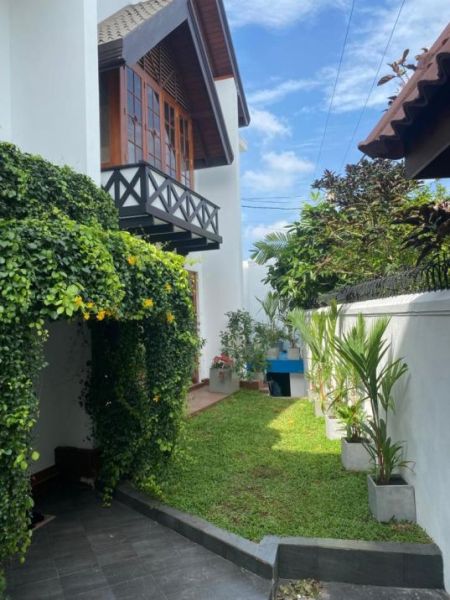Exterior - Luxury 5 Bedroom Villa for Sale – Nawala | LKR 200,000,000 (EM137AW)
