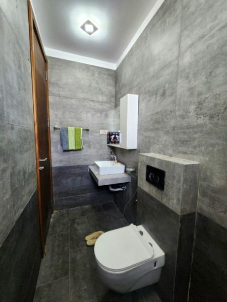 Bathroom - Florida Residencies – Apartment for Rent (Colombo 05)
