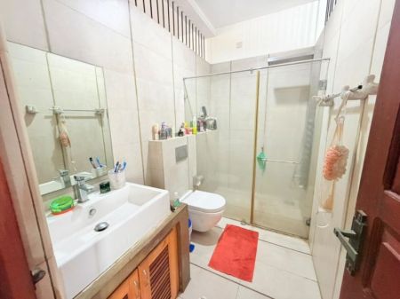 Bathroom - (SH1504) Three Storey House for Sale in Robert Gunarardhana road Battaramulla