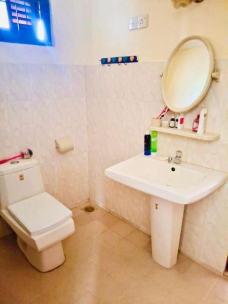 Bathroom - (PH865) Luxury Two Storey House for Sale in Mount Lavinia
