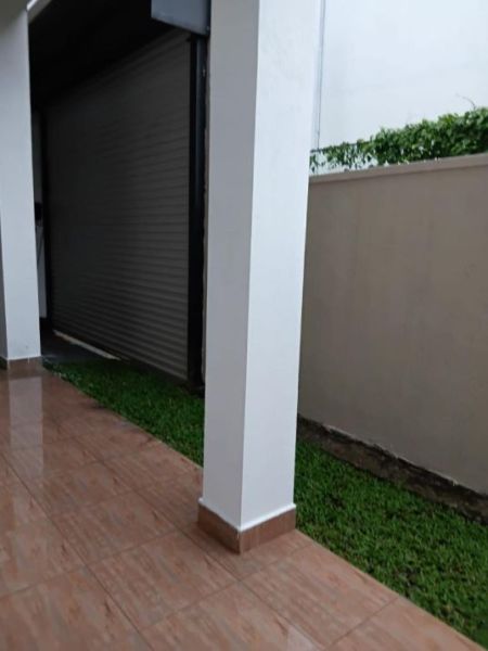 Exterior - Modern 4-Bedroom House for Sale – Athurugiriya 
