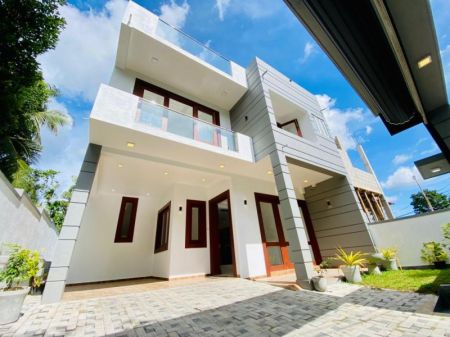 Exterior - Luxury 4-Bedroom Modern Home Athurugiriya