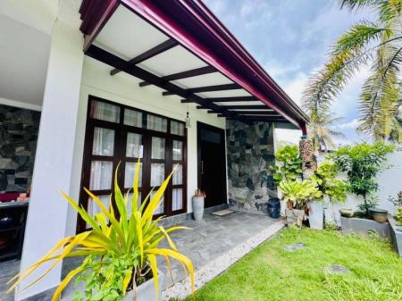 Exterior - Beautiful 4-Bedroom Family Home in Athurugiriya