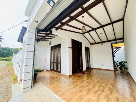 Exterior - Modern Single-Story House for Sale – Athurugiriya 