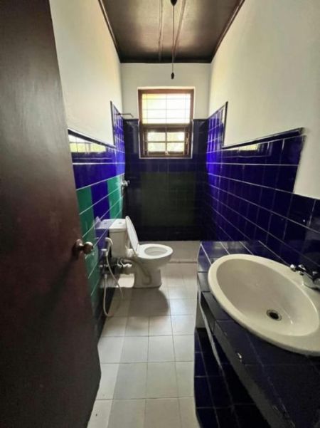 Bathroom - 05 Bedroom Unfurnished 03 Storied House for Sale in Battaramulla (A6498)