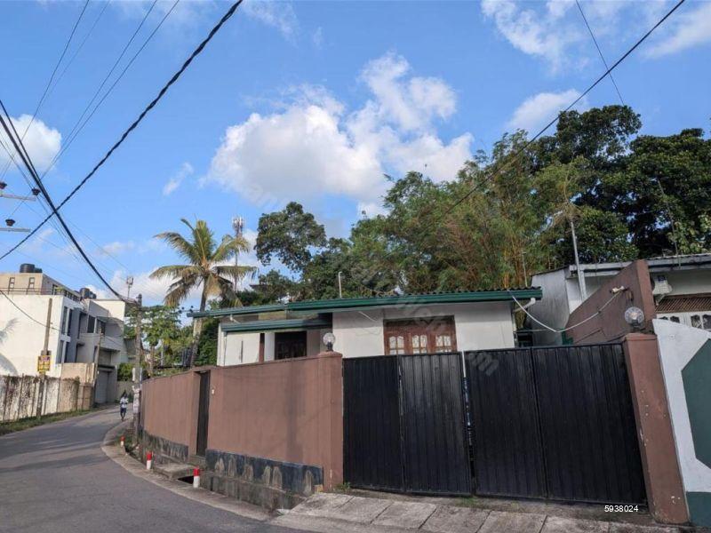 House for sale in Athurugiriya