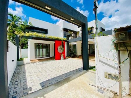 Exterior - 10 Perch Brand New Luxury House for Sale in Malabe  