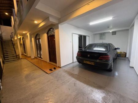 Living Room - Spacious 5 BR Unfurnished House for rent in Rajagiriya 