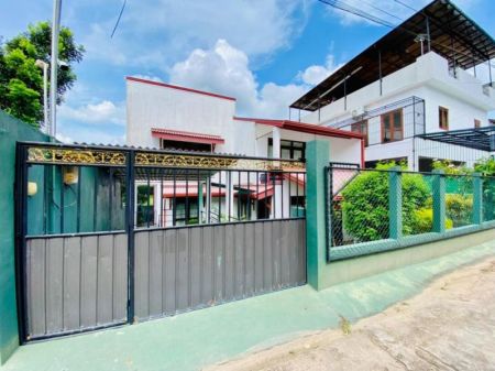 Exterior - 10 Perches House For Sale Near Malabe Town 