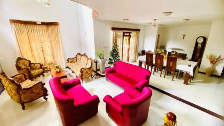 Living Room - 27.12 Perches Super Luxury House For Sale Malabe