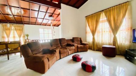 Living Room - 27.12 Perches Super Luxury House For Sale Malabe