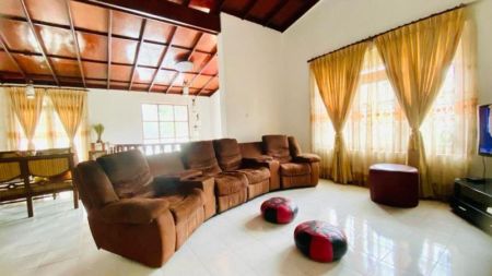 Living Room - 27.12 Perches Super Luxury House For Sale Malabe
