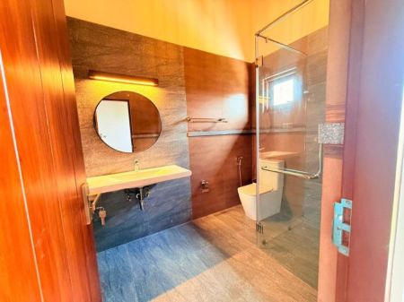 Bathroom - Luxury Brand New 4BR House for Sale – Tranquil Living in Thalawathugoda