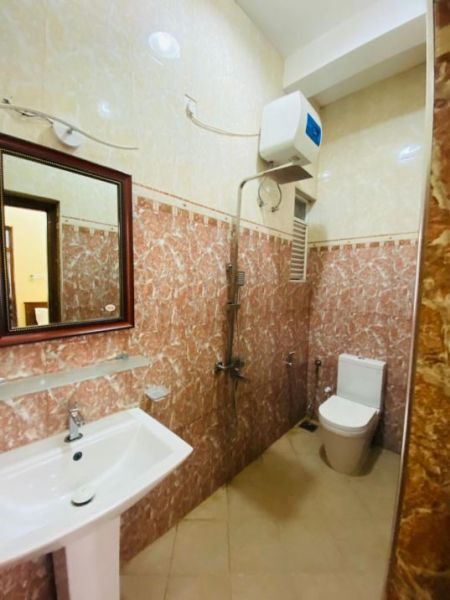 Bathroom - Short-Term Rental – Fully Furnished 3-Bedroom Apartment in Kalubowila. (Property Code: CSTR201)