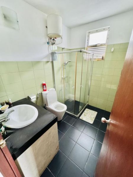 Bathroom - 3 Bedroom House for Sale at Malabe