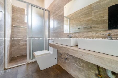 Bathroom - House for Sale - Thalapathpitiya | LKR 65,000,000