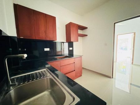 Kitchen - Brand New 3 Bedroom Garden Apartment For Sale In Ariyana Resort Apartments Athurugiriya 