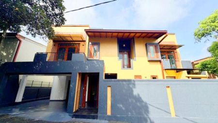 Exterior - Modern Designed Luxury Three Story House For Sale In Nugegoda 