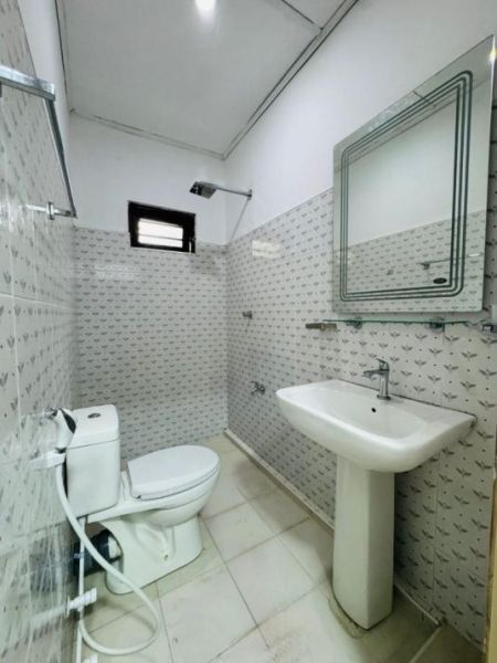Bathroom - (HH277) Modern Spacious House for Sale in Delgoda