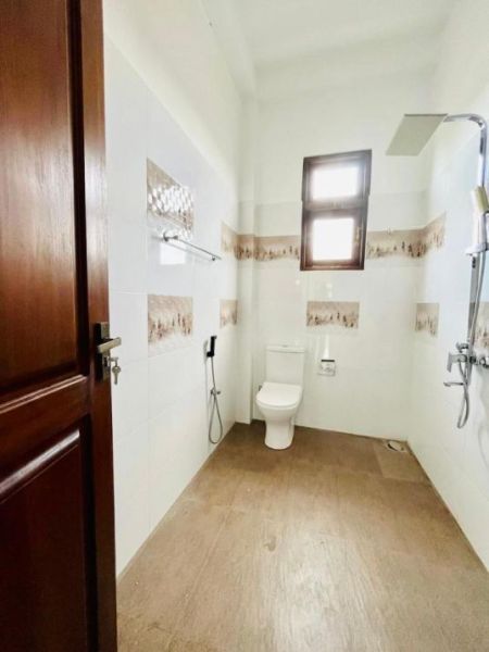 Bathroom - (PH969) Luxury House for Sale in Piliyandala