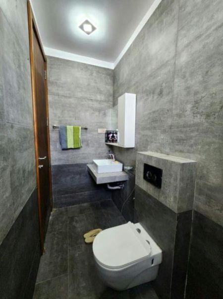 Bathroom - Florida - 03 Bedroom Furnished Apartment for Rent in Colombo 05 (A6505)