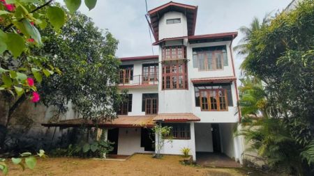 Exterior - Spacious, three-story residence is available for immediate sale - prime residential area of Athurugiriya