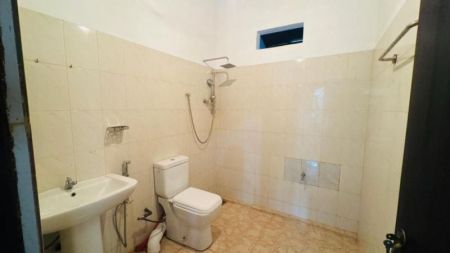 Bathroom - Spacious, three-story residence is available for immediate sale - prime residential area of Athurugiriya